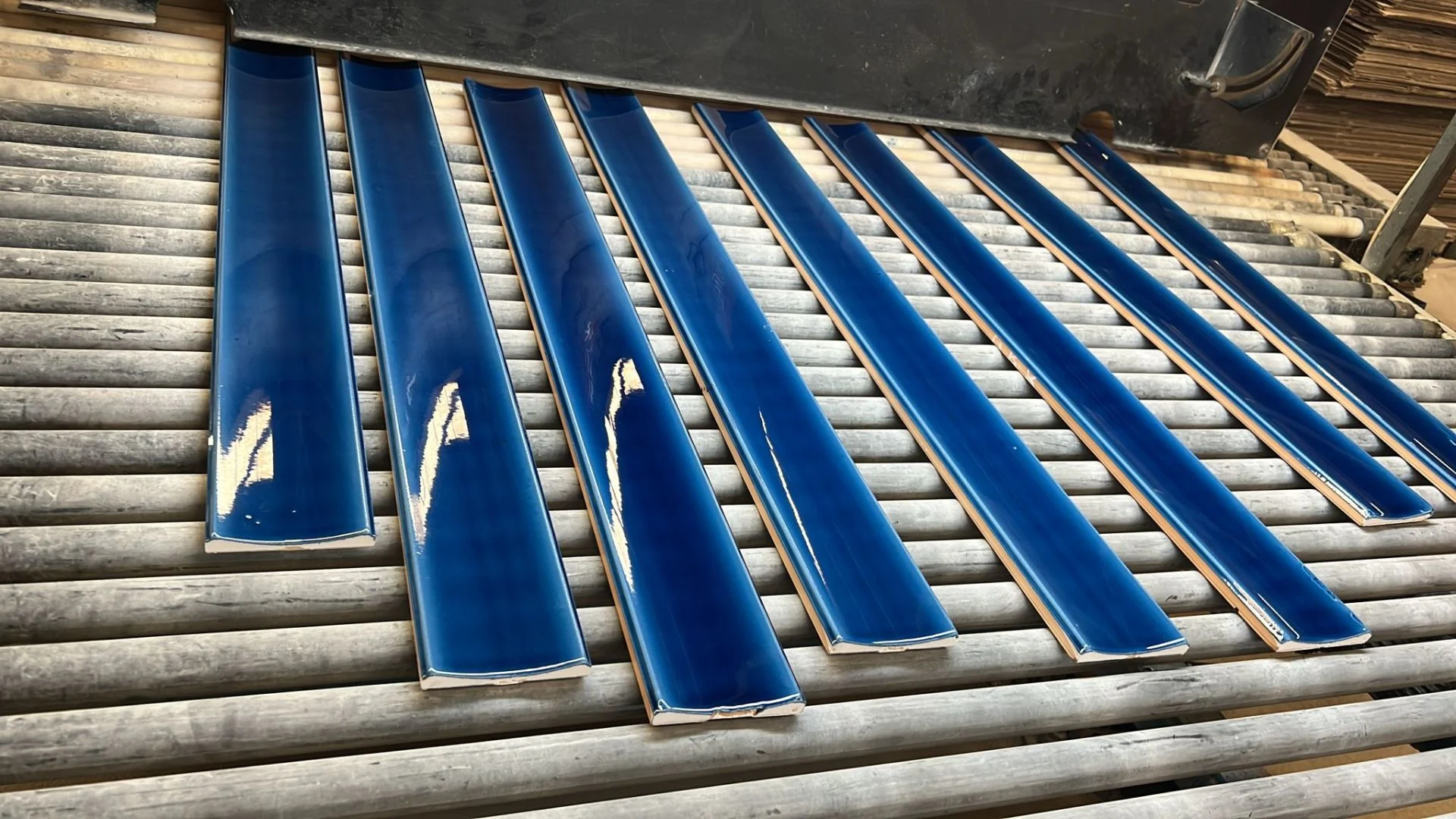 bar-onu-seramik-petrol-mavisi